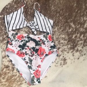 One piece swim suit